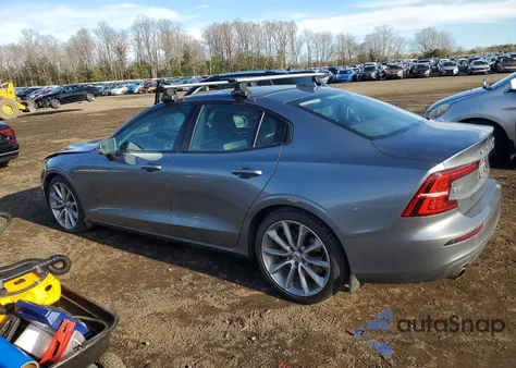 2019 Volvo S60 T6 Momentum z USA, uszkodzony, nr VIN 7JRA22TK4KG016446